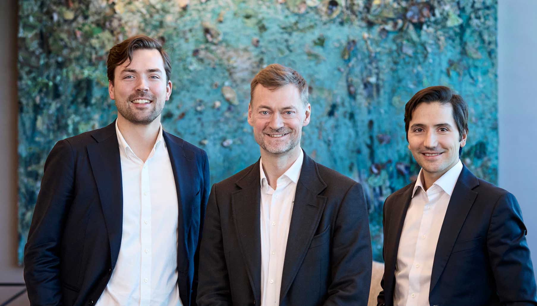 Fra venstre: Hans Jakob Humlevik, konsernsjef Juhana Rauramo og Manuel Arbiol. Foto: Sveinung Bråthen